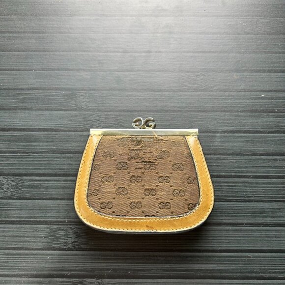 Gucci Coin Purse Vintage Kiss Clasp GG Canvas AuthenticUsed